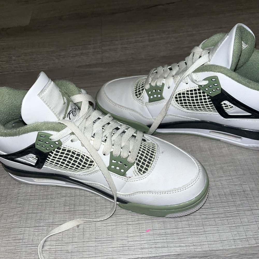 Seafoam Jordan 4s size 9.5 women’s